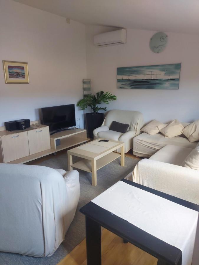 Apartman Marina Sa Parkingom Єлса Екстер'єр фото